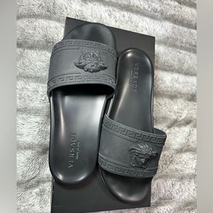 Versace Men’s Medusa Rubber Pool Slide Sandals